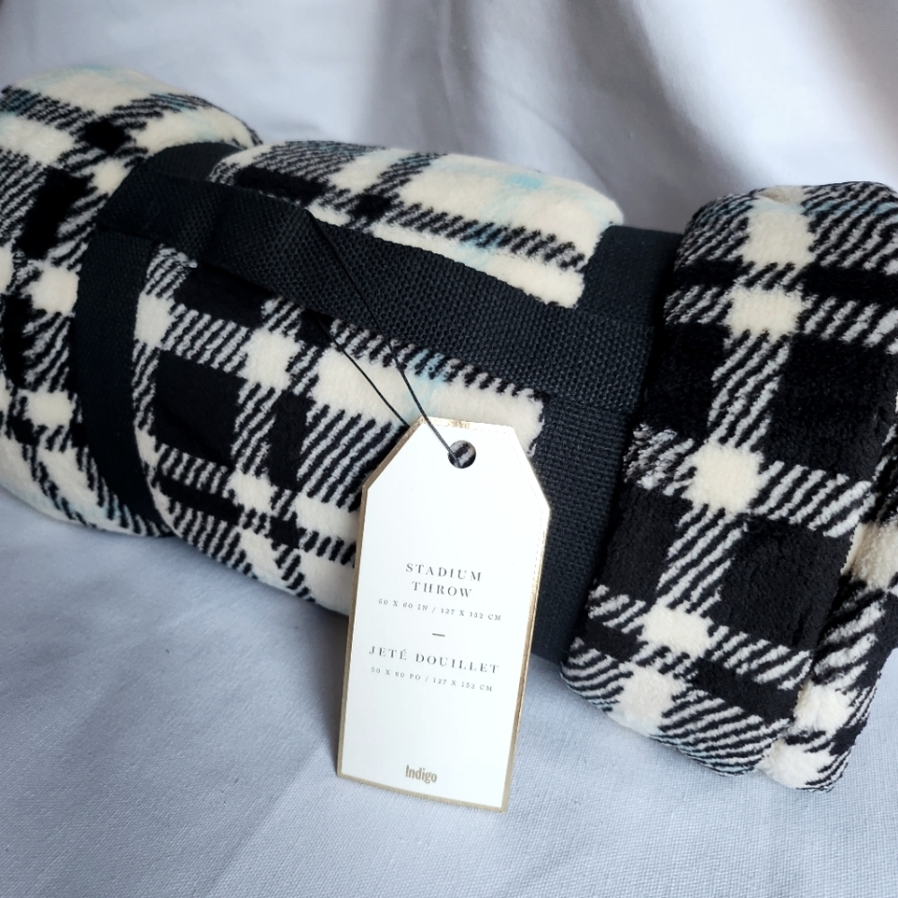 Indigo NWT Rolled Stadium Blanket, Archie Plaid Ivory